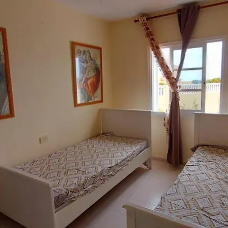 Appartement Stunning 2 Bedroom Flat With A Sea View *