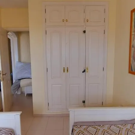 Stunning 2 Bedroom Flat With A Sea View