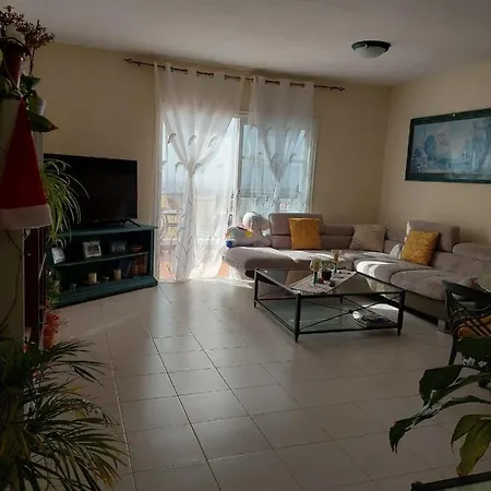 Appartement Stunning 2 Bedroom Flat With A Sea View *