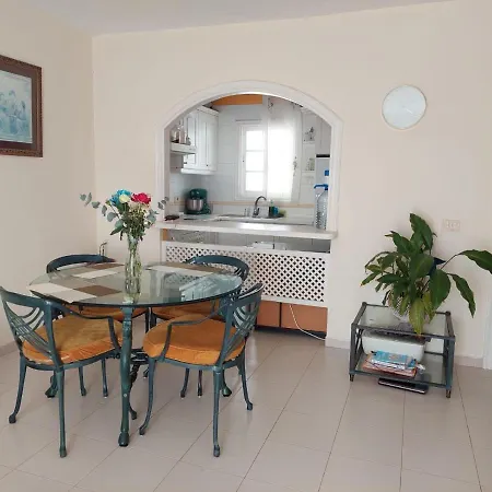 Stunning 2 Bedroom Flat With A Sea View Appartement *
